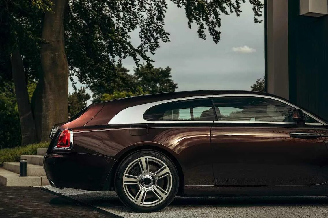 Rr spectre. Rolls Royce Wraith универсал. Rolls-Royce Silver Spectre. Rolls Royce Wraith Spectre. Rolls Royce Wraith shooting Brake.