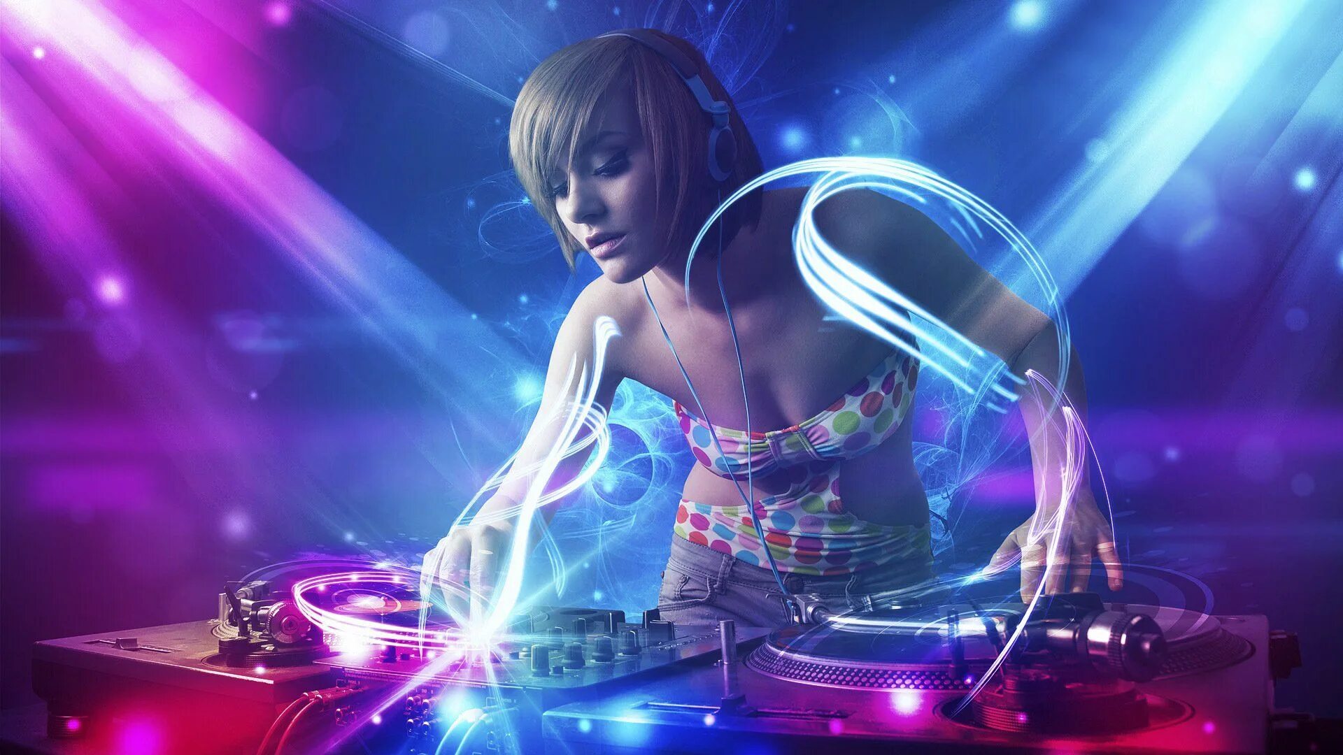 Музыка девушка танцую. Девушка с колонкой. Музыка девушка танцую. Девушка танцует диско. Уличные танцоры.