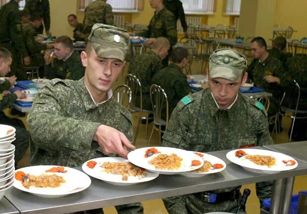 Питание в армии. Еда в армии. Армейская еда в столовой. Солдатская столовая. Ужин в армии