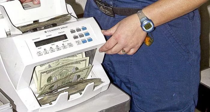 Машинка для счета денег. Аппарат для подсчета денег. Счетная машина для денег. Машинка для купюр.