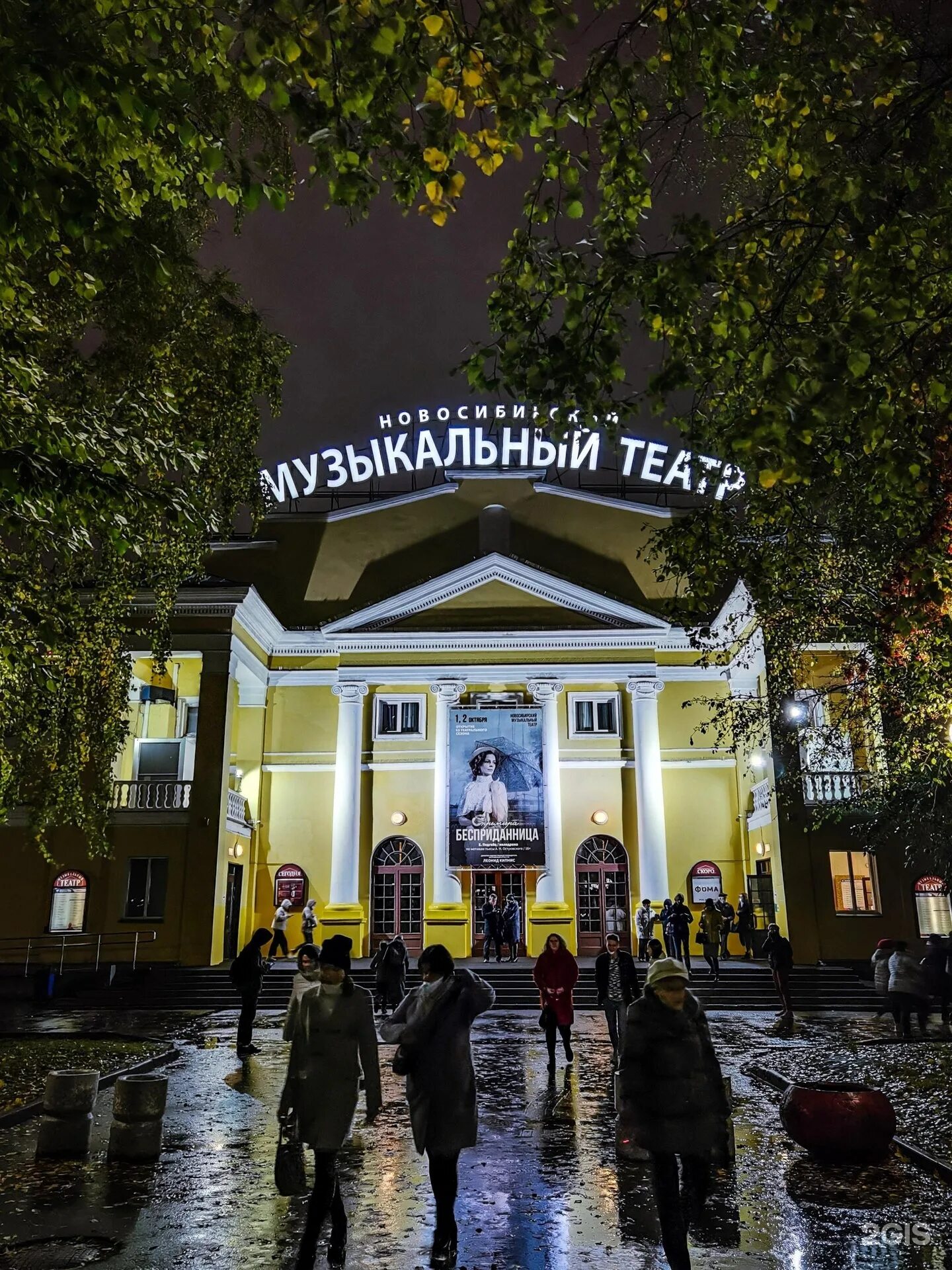 Новосибирским зрителям предложили провести ночь в Венеции и каникулы - в Риме Вз