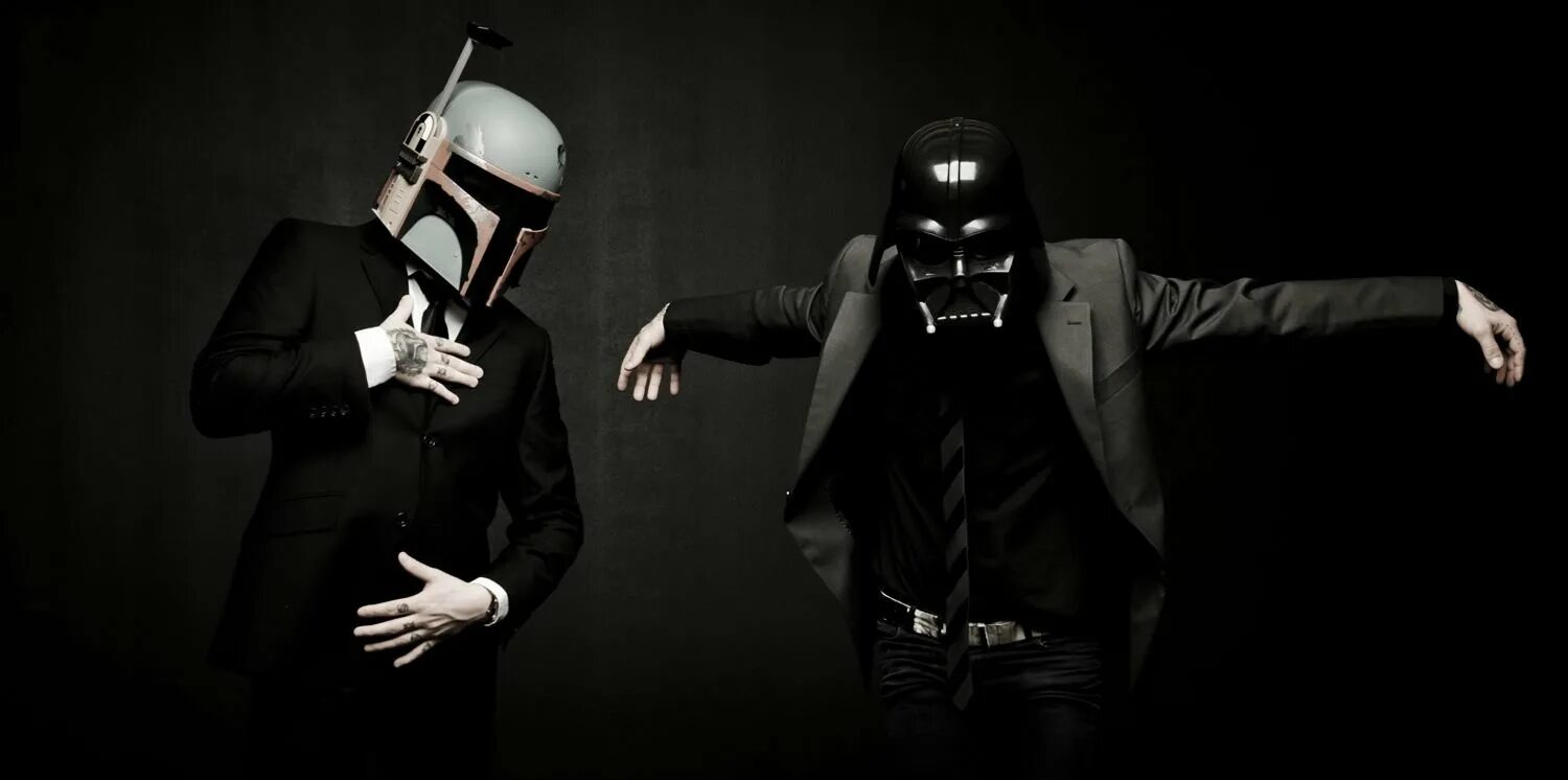 Человек в костюме и маске. Человек в маске и костюме. Человек в маске и костюме. Роман сионис черная маска. Человек в маске и костюме.