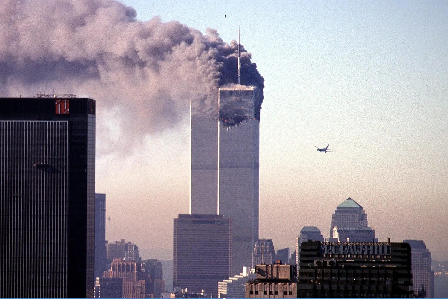 2001 год 11 сентября башни. Башни-Близнецы ВТЦ.. ВТЦ Нью-Йорк башни Близнецы 2001. Теракт башен близнецов 11 сентября 2001.