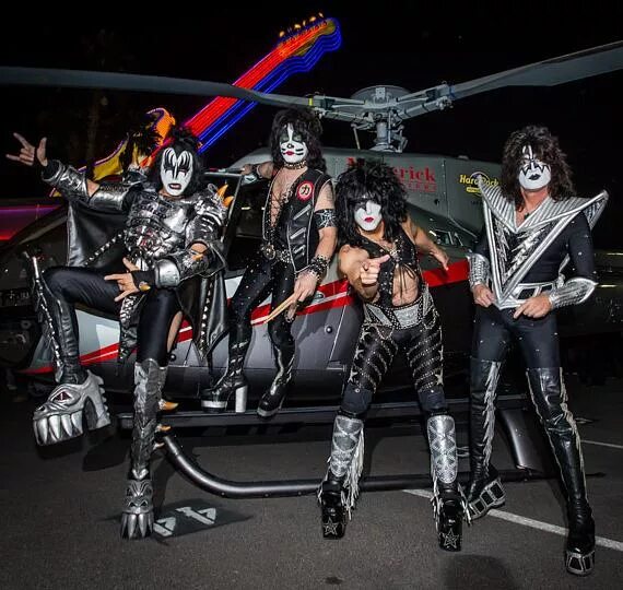 лас вегас поцелуй. Kiss las. Kiss las. Kiss creatures of the night 2022. панк-рок кисс.