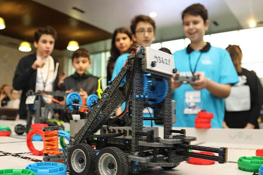 Робототехническим конструктором Vex IQ. Vex IQ Armbot. Векс робототехника. Робот Vex. Сборка робототехники