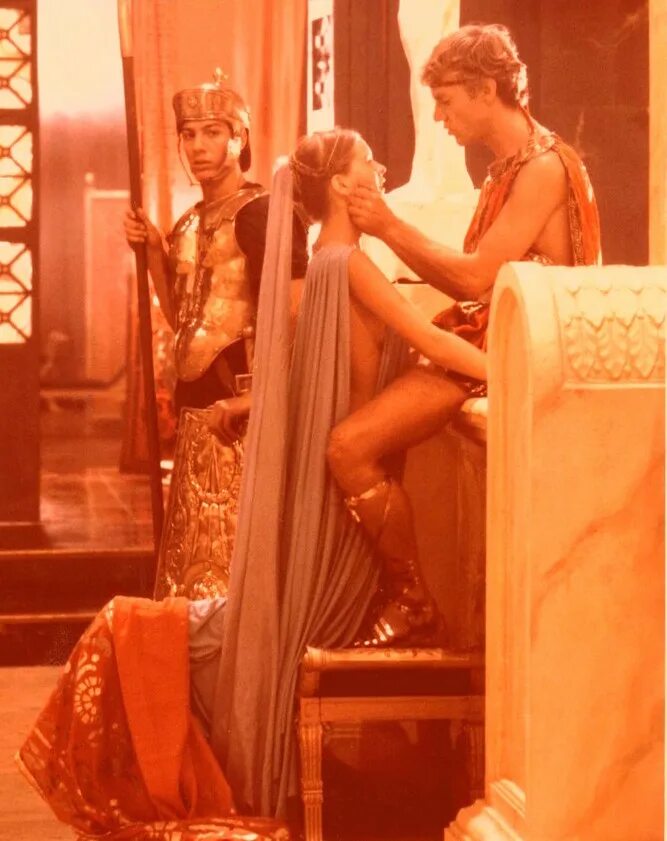 Хелен миррен калигула 2005. Хелен миррен ремейк калигула 2005. Хелен миррен калигула 2005. Калигула 1979. Калигула 1979.