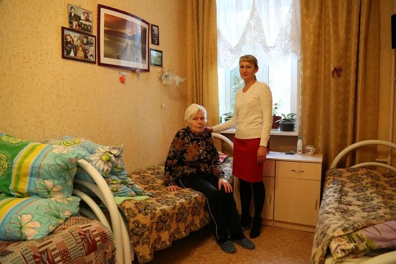 Исток дом престарелых в Кисловодске. Комната в доме престарелых. Жилые комнаты в доме престарелых. Комната пожилого человека. Владимирский дом престарелых