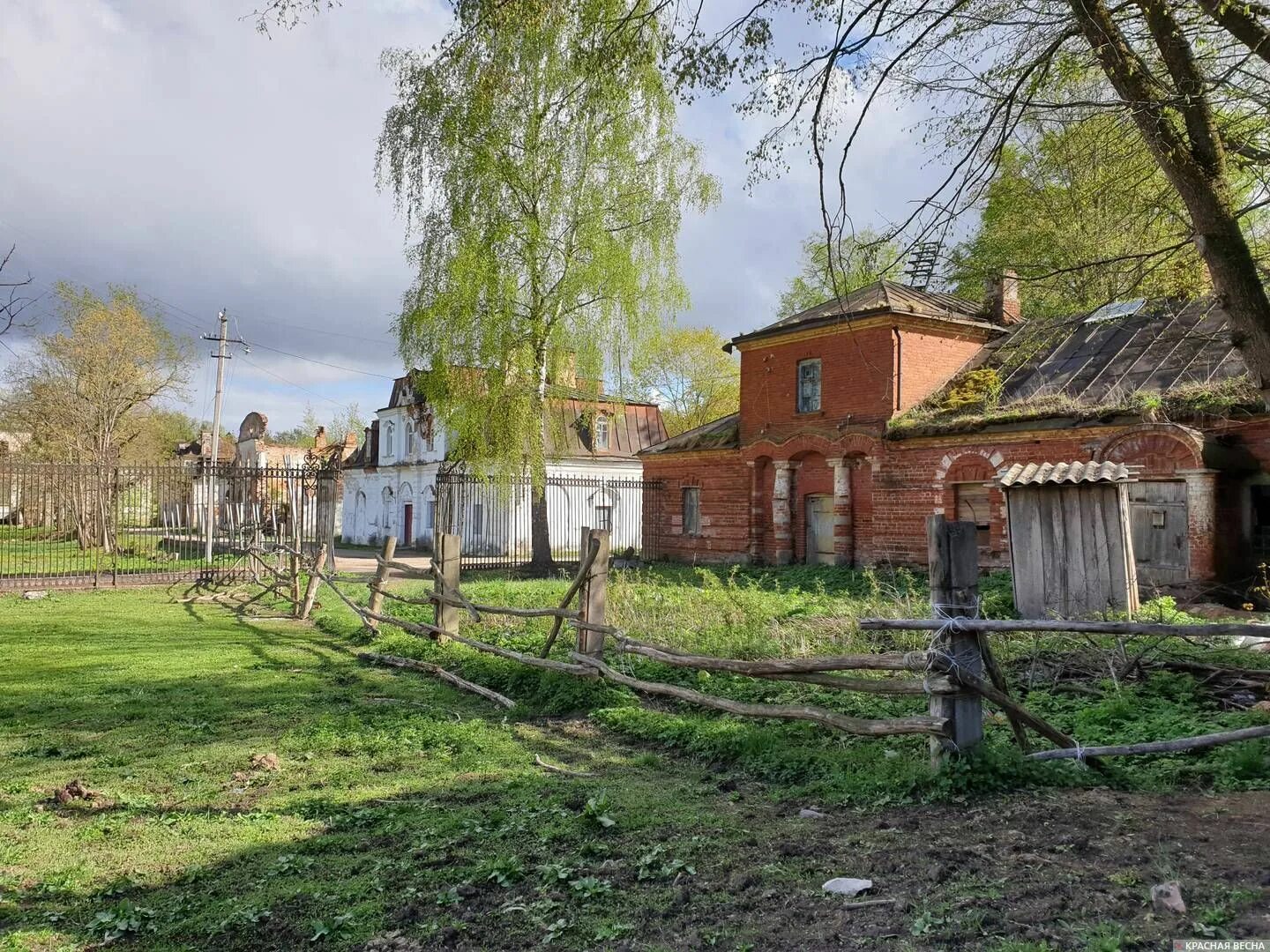 Усадьба Волышево. Волышово усадьба графа Строганова. Старинная усадьба Псковской. Усадьба в Псковской области конезавод.