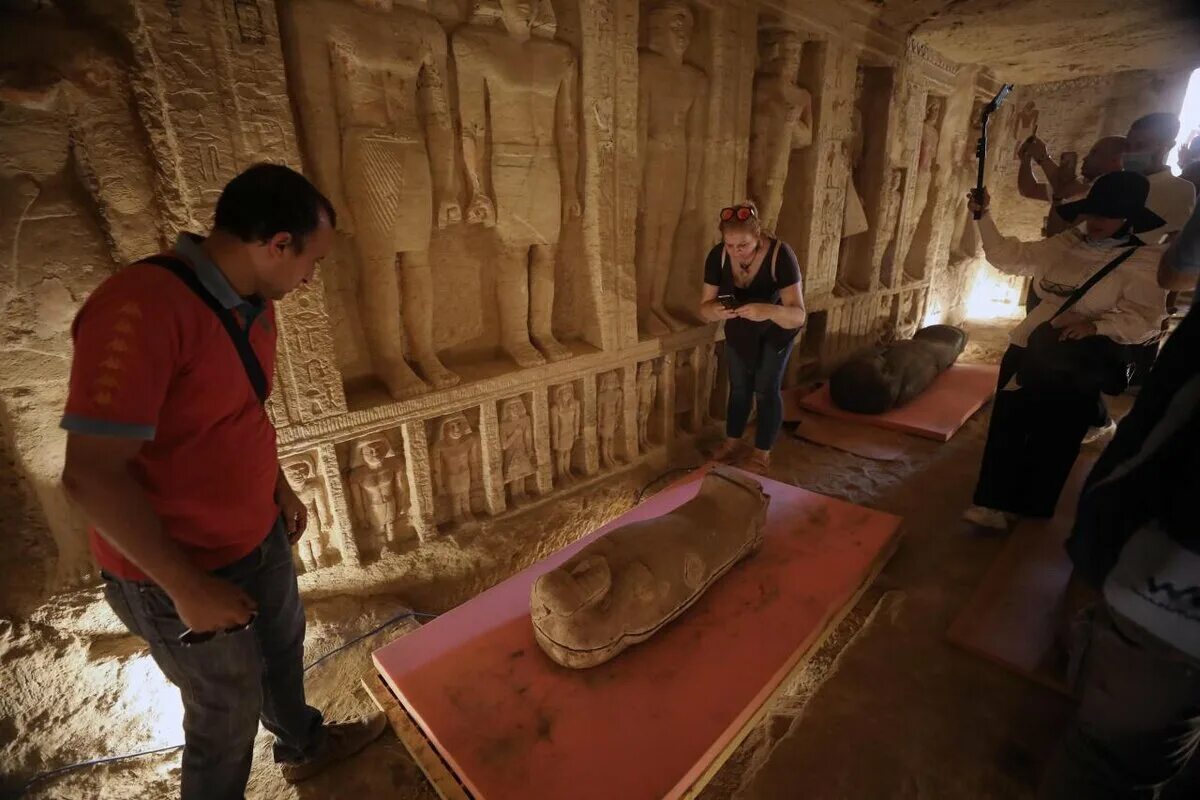 Найденные гробницы фараонов. Саркофаг Тутанхамона Мумия. Некрополь Саккара в Египте. Тутанхамон гробницы древнего Египта. Египет Саккара саркофаги.