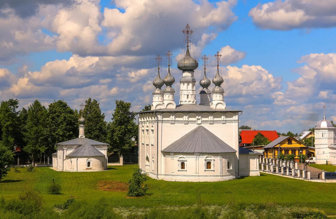 Церкви золотого кольца. Петропавловская Церковь (Суздаль). Никольская Церковь Суздаль. Петропавловская и Никольская церкви Суздаль. Суздаль достопримечания.