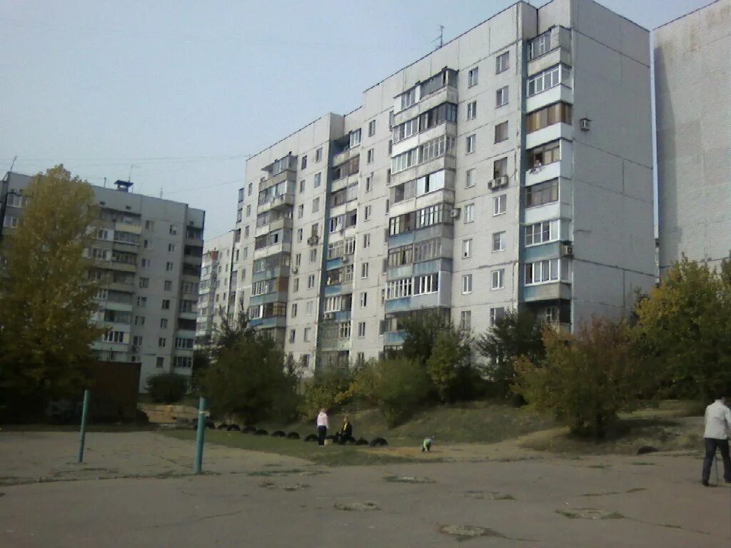 Павшинская пойма лесной городок. Школа 69 донецк. Микрорайоны донецка. Микрорайон широкий донецк 11 дом. Мкрн широкий.