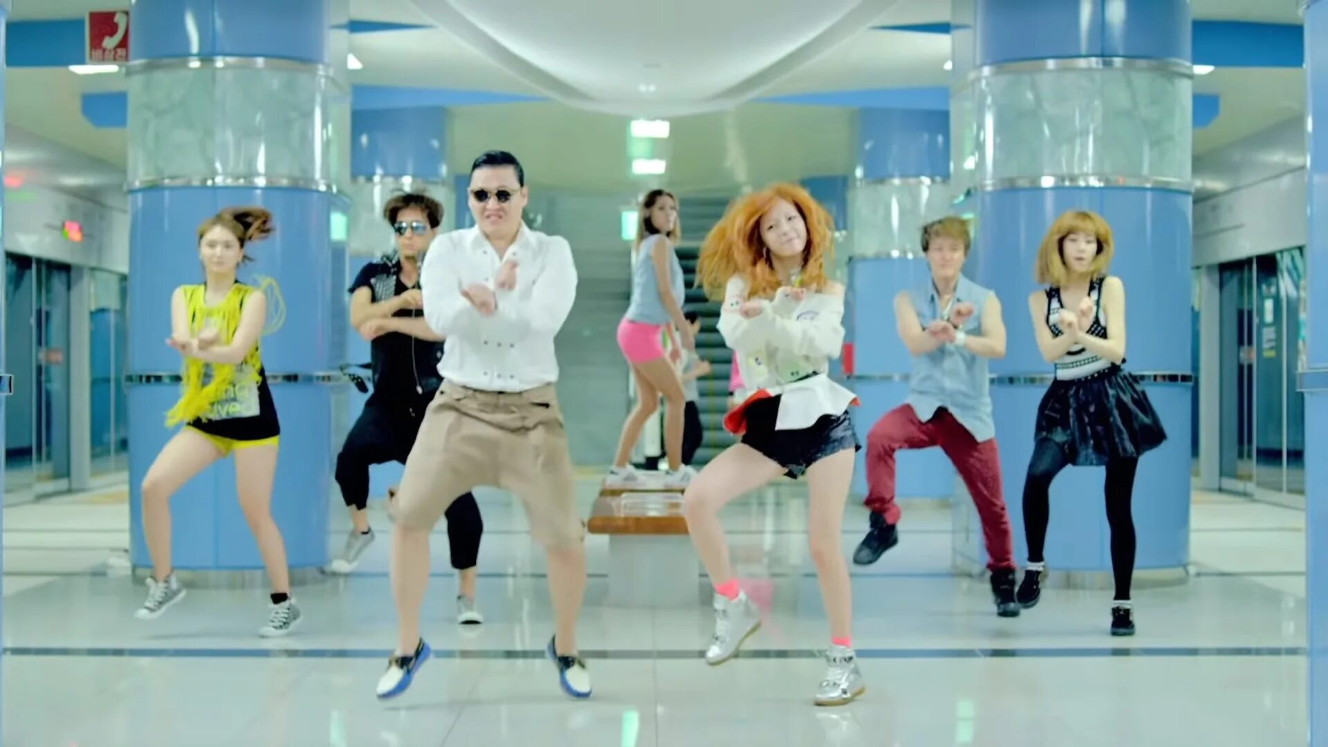 Танец под песню опа опа. Корейский хит гангнам стайл. Стиль гангнам стайл. Опа опа танец. Oppa gangnam style концерт.