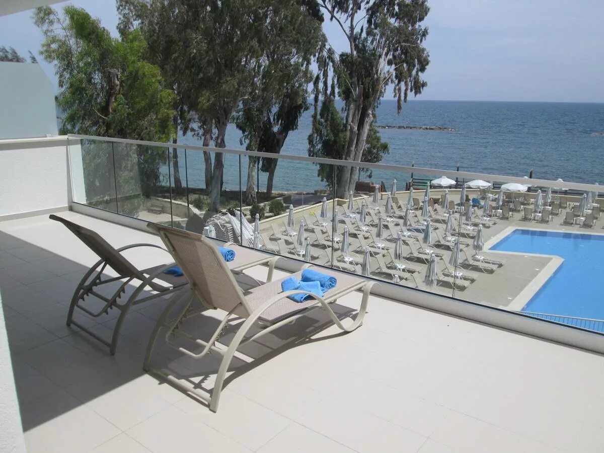 Harmony bay hotel 3 кипр лимассол. Лимассол гармони бэй. Лимассол гармони бэй. Кипр лимассол море. Греция крит отели.