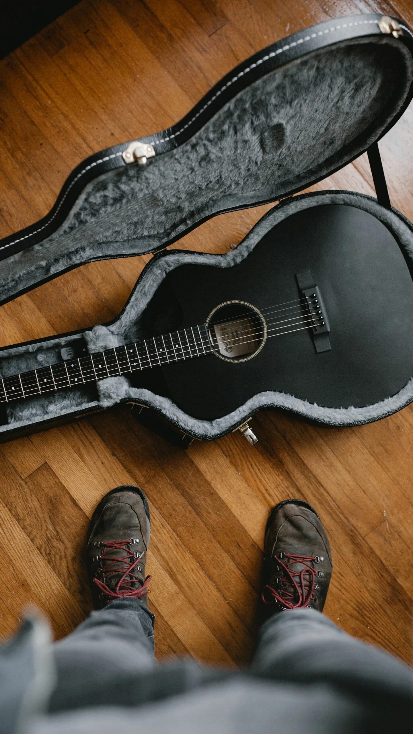 Bernth гитарист. The best guitar. Гитара большая. Electric guitar player. Музыканты выступают.
