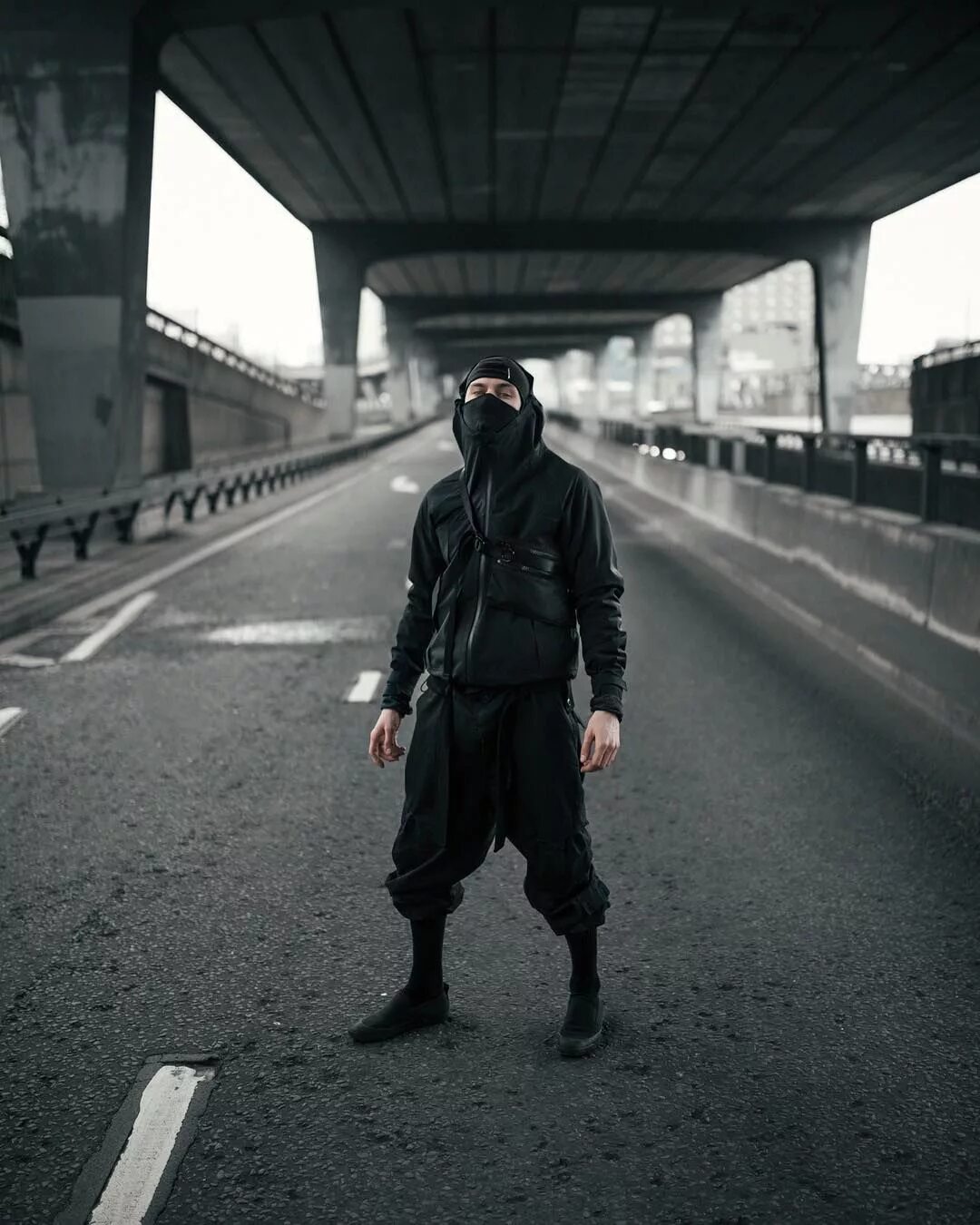 Techwear darkwear стиль. Techwear ниндзя киберпанк. Techwear Самурай. Techwear катана. Dark wear