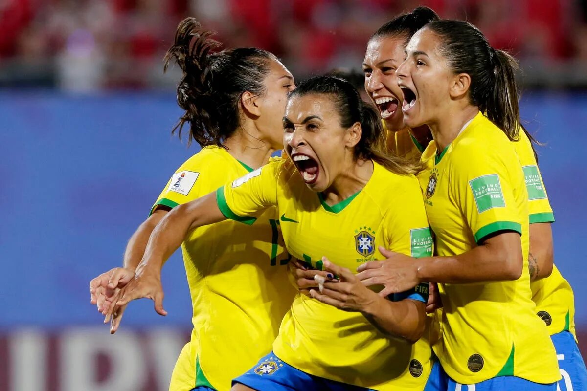 Чемпионат бразилии женщины. Женщины Бразилии. Люди Бразилии женщины. Бразилия футбол девушки.