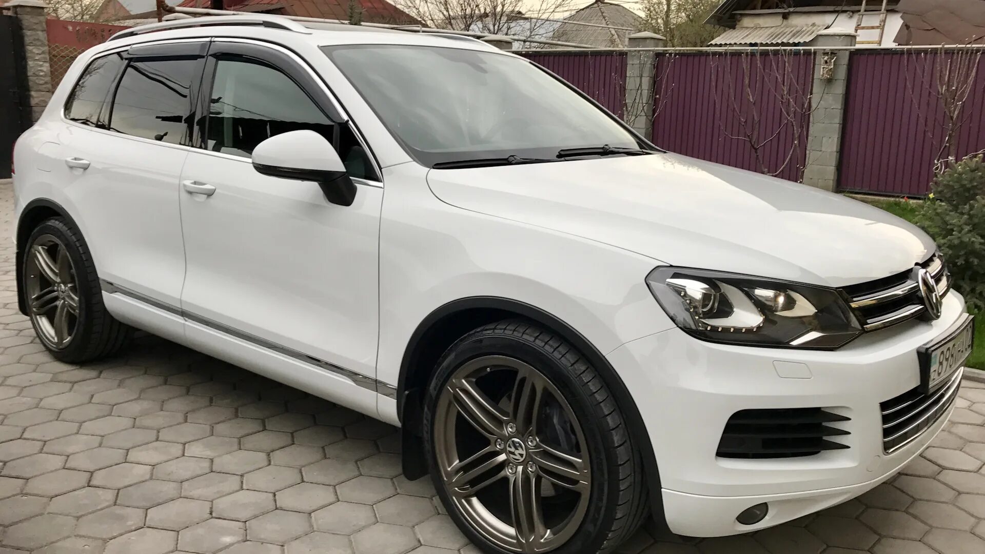Vw touareg r22. Туарег r21. Диски на touareg nf r21. Колеса r22 на фольксваген туарег nf. Туарег r21.