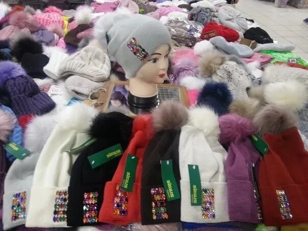 шапки с рынка. шапки с рынка.