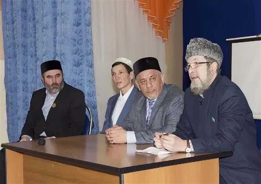 Ембаево мечеть гаджи нематулло. Имам мечеть казарово тюмень. Имам тюмень. Мусульманин меценат. Нигматулла имам мечети.