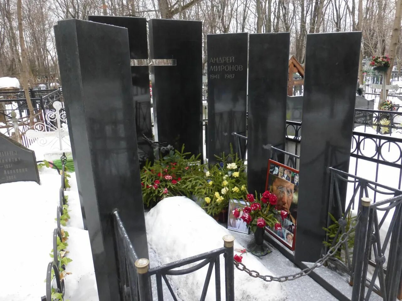 Могила Андрея Миронова на Ваганьковском кладбище. Ваганьковское кладбище Миронов могила.