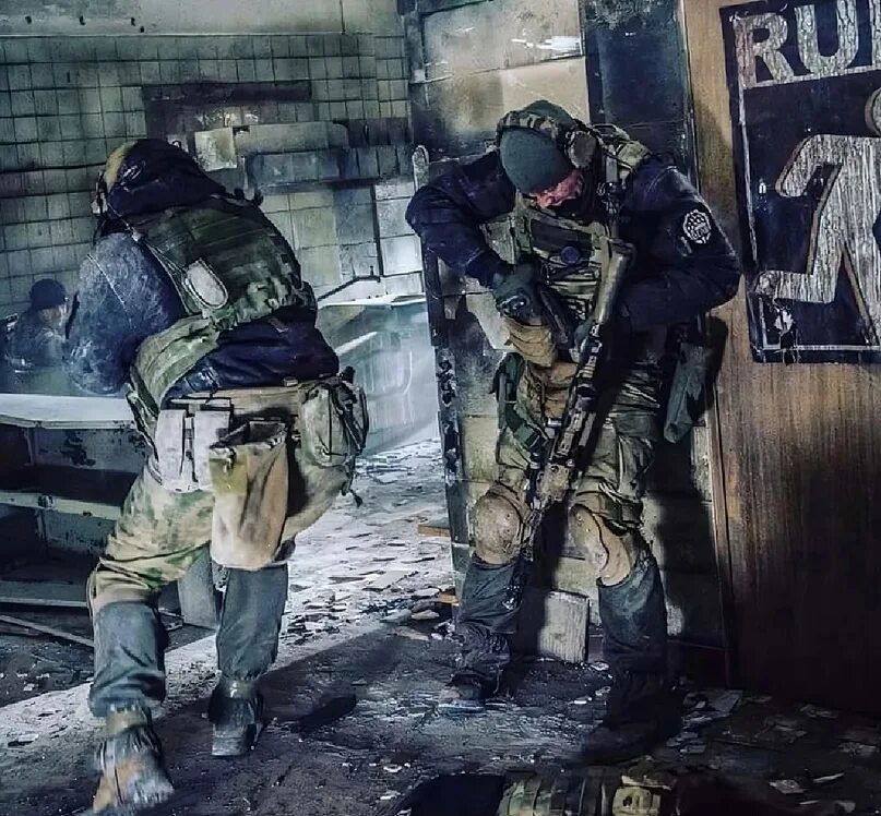 Чвк bear. Raid tarkov film. Побег из таркова рейд 2021. Escape from tarkov фильм. Побег из таркова рейд 2021.