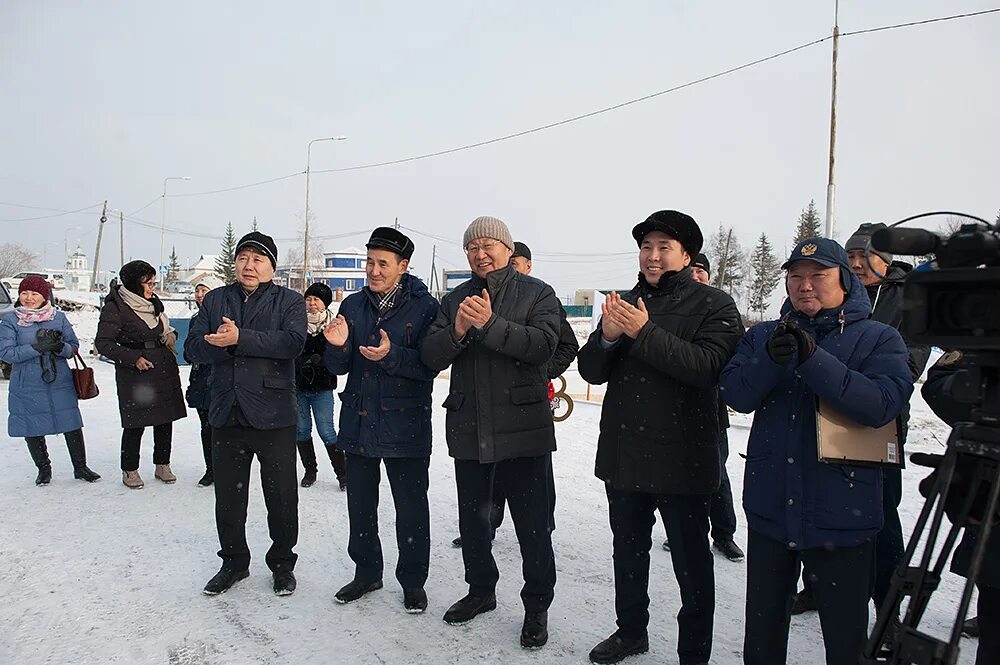Погода бестях хангаласский. Покровск хангаласский улус. Здания сахатранснефтегаз. Погода бестях хангаласский. Село бестях хангаласского улуса.