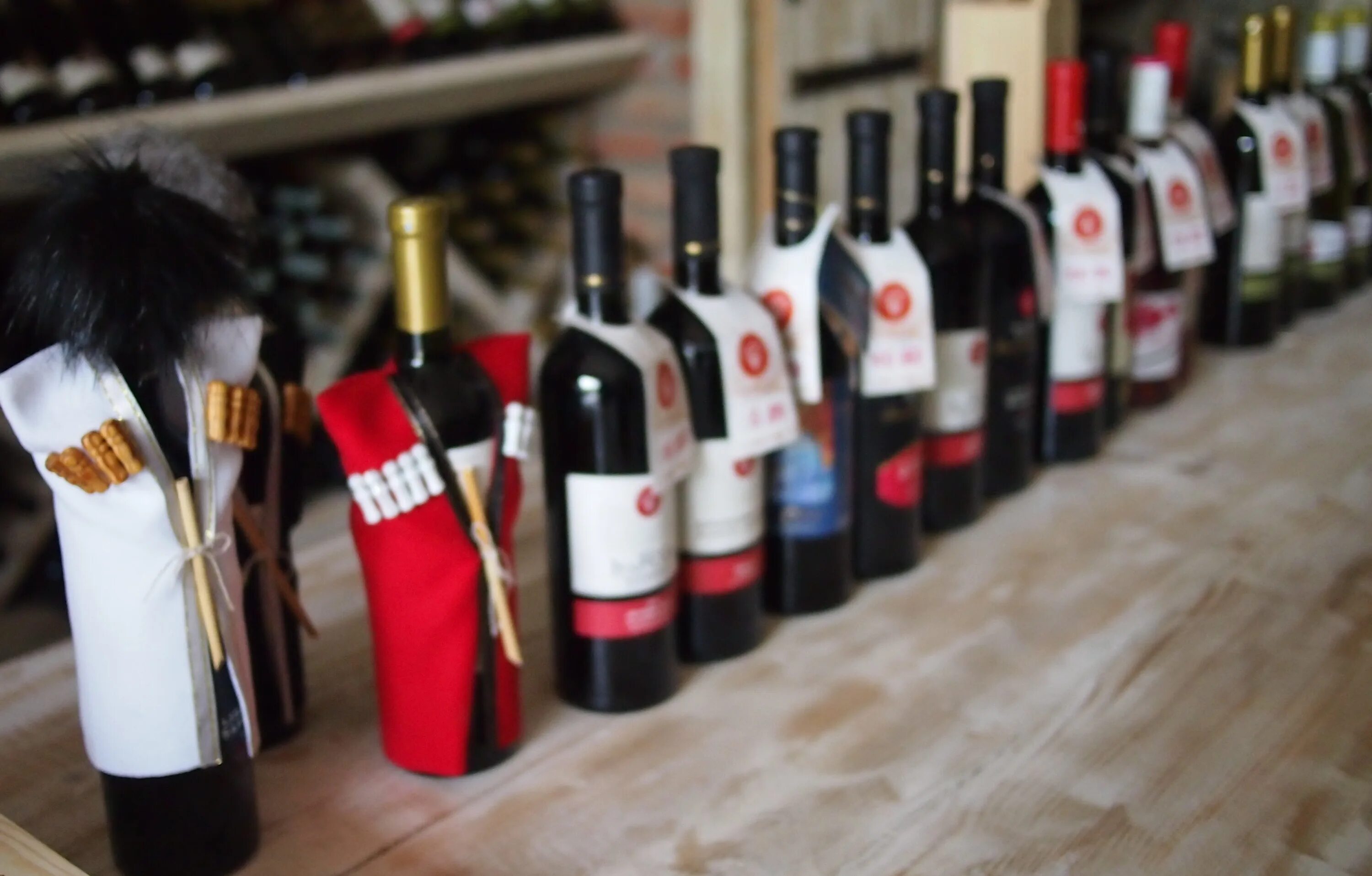 Экспорт грузинского вина. Подарок грузину. Грузинские подарки. Грузинское вино в бутылке 2018. Ввоз в грузию