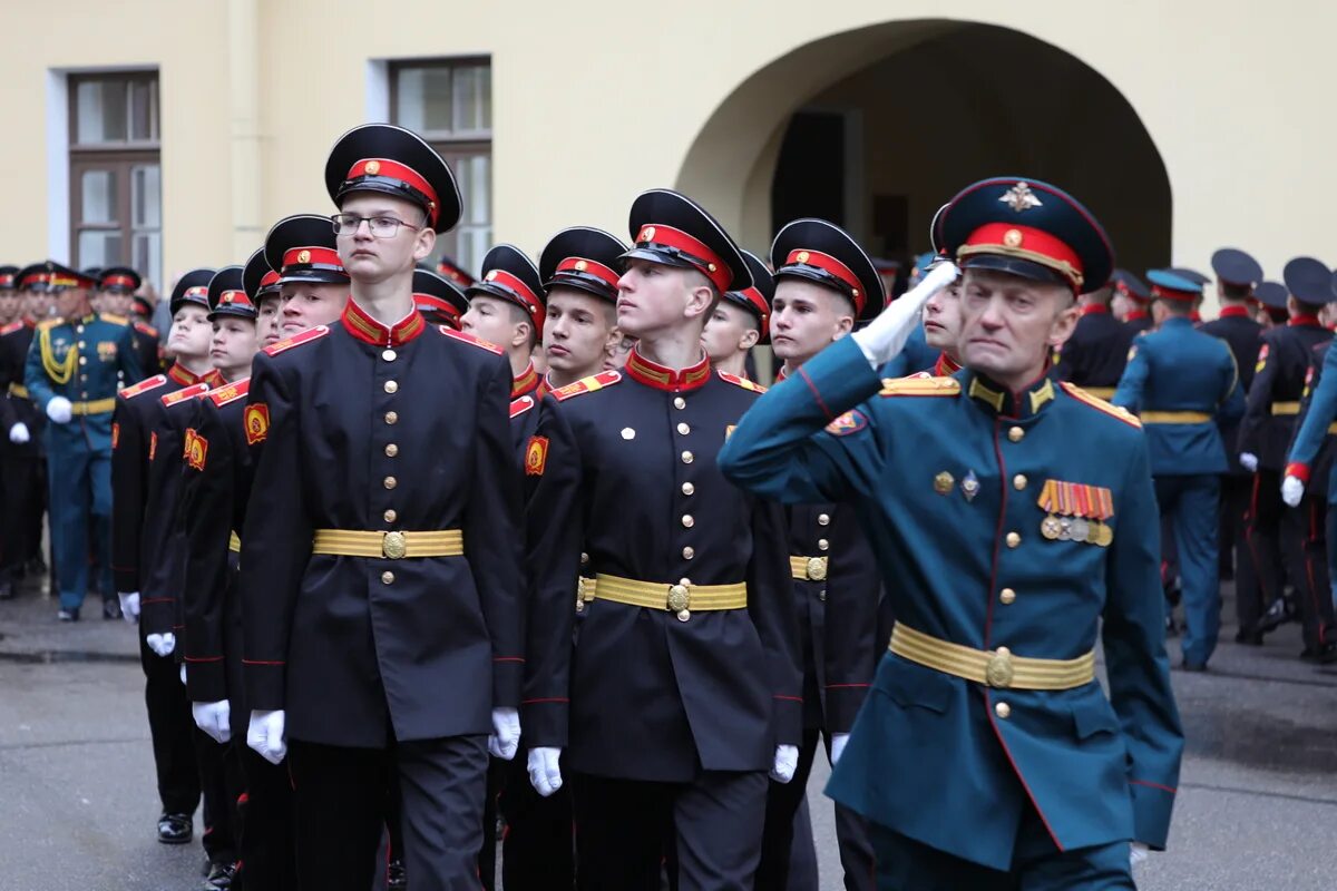 Суворовское училище в Санкт-Петербурге. Бюст Суворова в Суворовском училище СПБ. Памятник Суворову в Суворовском училище. Суворовское училище в Питере. Санкт сву