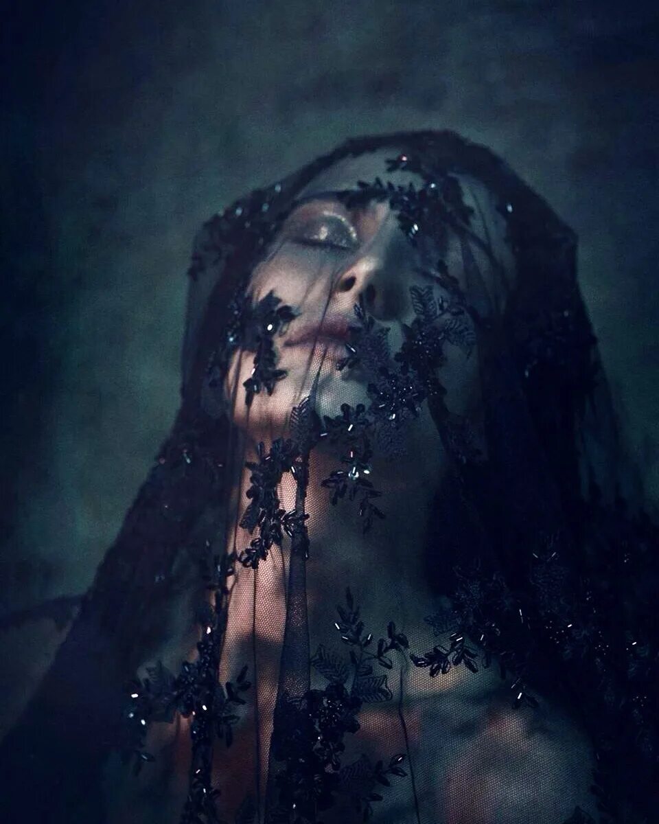 Мертвые души книга 1842. Мистика призраки. Мертвая душа. Мистические картинки. Тьма в душе.