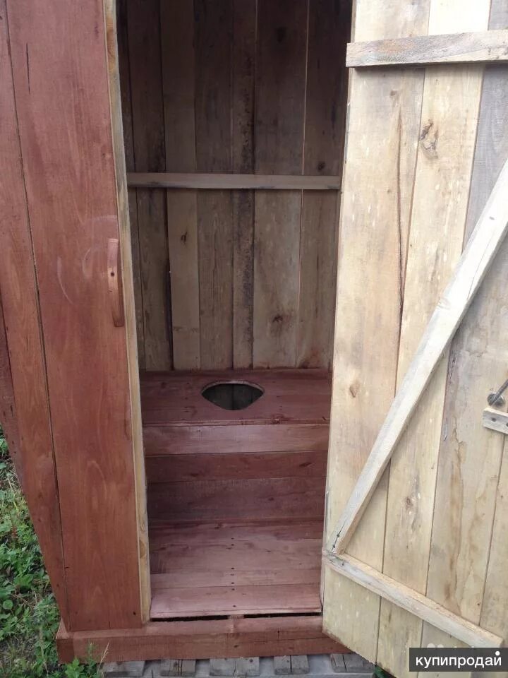 Сельский туалет сектор. Деревянный деревенский туалет. Деревянный сельский туалет. Старый туалет на даче. Дырка в деревянном туалете.