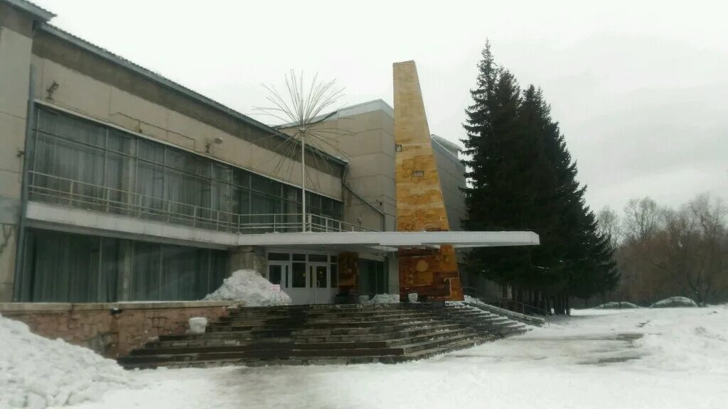 дворец творчества омск красный путь. красный путь 155 омск городской дворец. дом пионеров омск красный путь. театр пластики и танца. красный путь 155 омск.