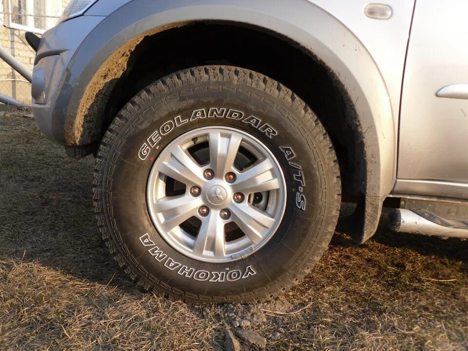 Yokohama Geolandar a/t 265/75 r16. L200 265/70 r16. Шины 265 70 16 на Митсубиси л200. 265/75 R16 для l200. Размер резины на митсубиси