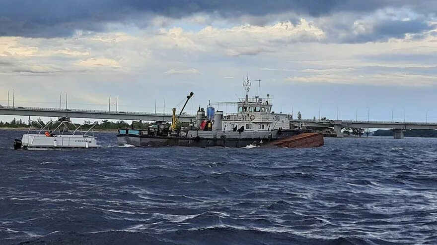 Навигация маломерных судов 2024 в нижегородской области. Понтон судно. Стальные понтоны. Понтоне 2022. Саратов рлас Волга.