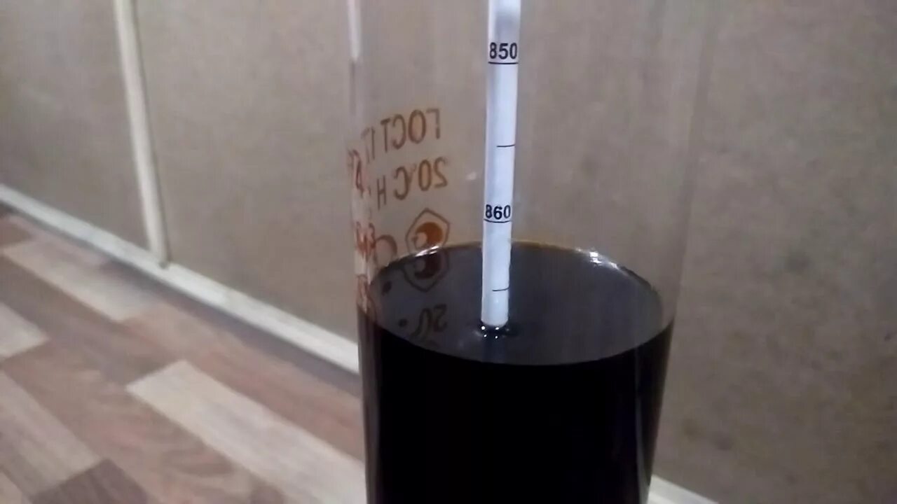 Плотность нефтепродуктов 3900 2025. Измерение плотности нефти ареометром. измерение плотности ареометром нефтепродуктов. плотность нефти ареометром. замер плотности нефтепродуктов ареометром.
