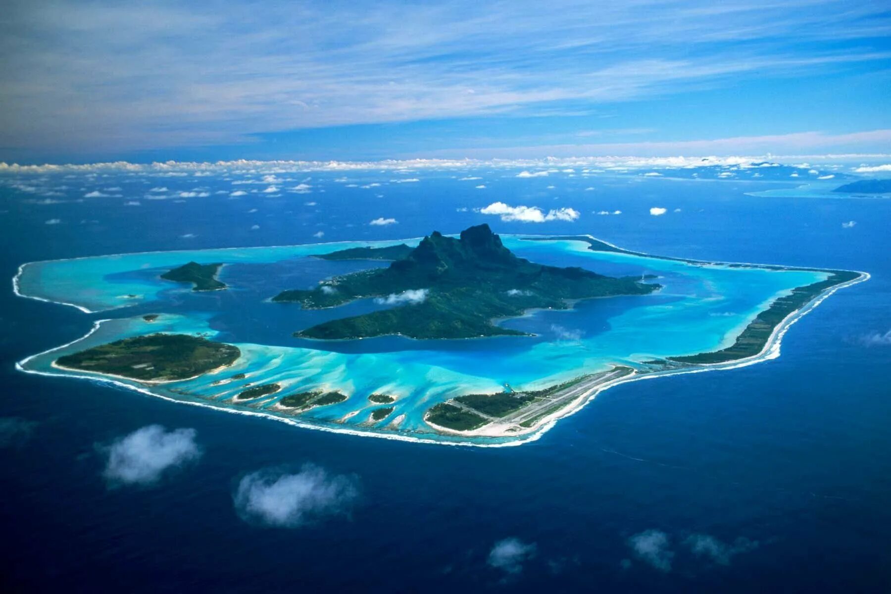 Стране принадлежит самый большой в мире остров. Боро Боро. Атолл Бора-Бора. Бора-Бора французская Полинезия. Таити французская Полинезия.