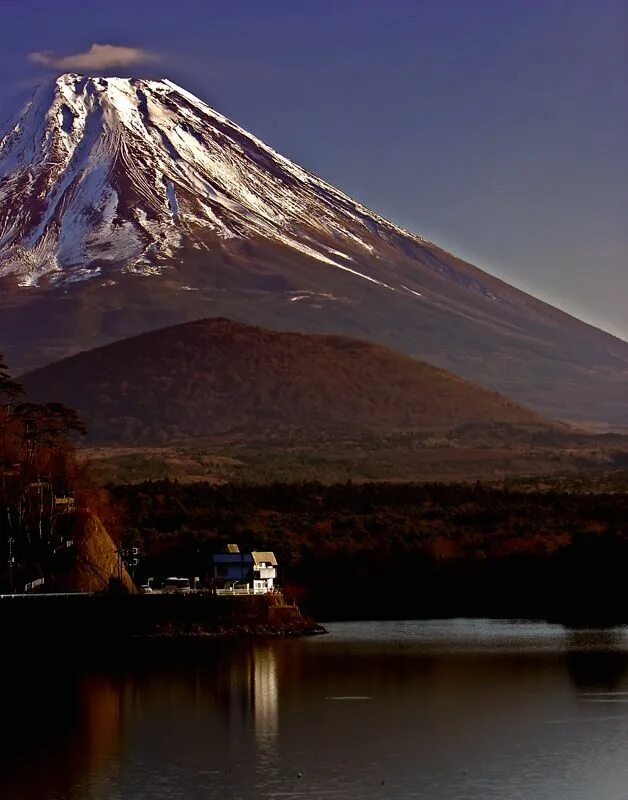 Наивысший вулкан северной америки. Гора Фудзисан. Вулкан Фуджи. Фудзияма Япония. Гора Фудзи вершина.