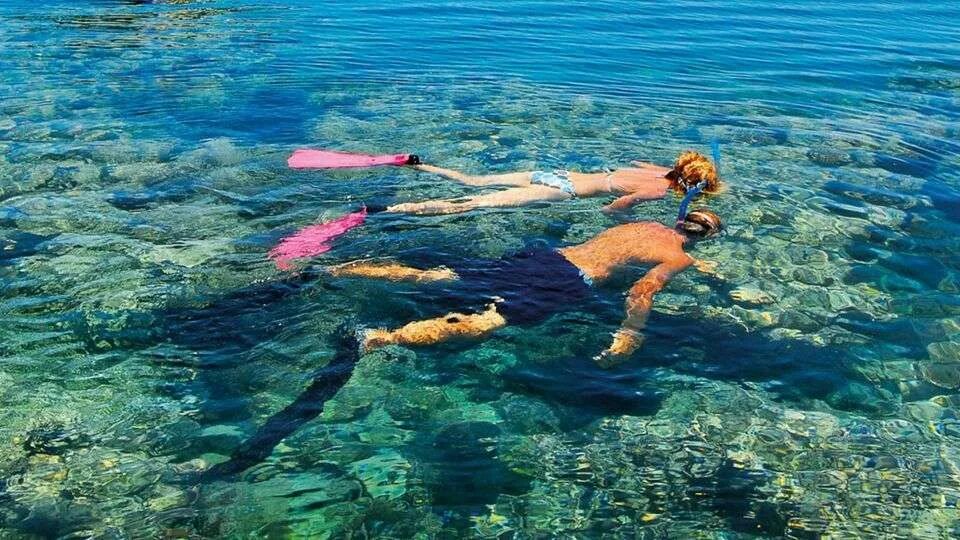 Прозрачная вода море. Мыс рас мухаммед. Коралловый риф в шарм эль шейхе. Снорклинг шарм эль шейх. Подводный риф шарм-эль-шейх.