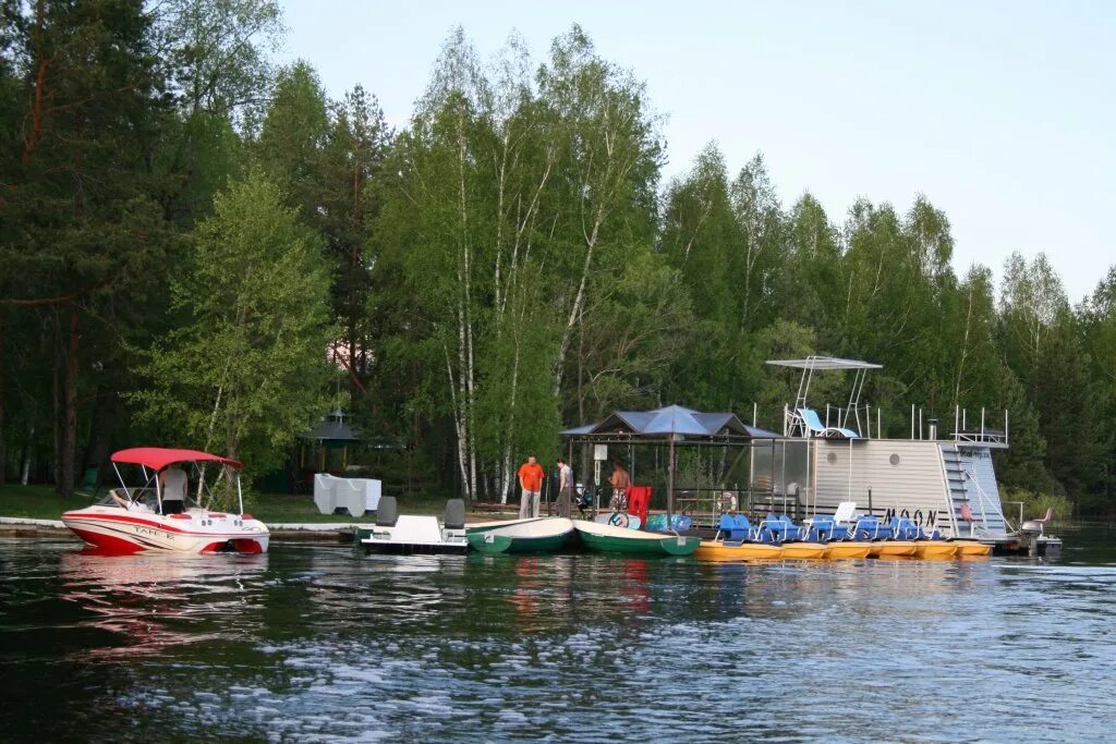Великодворье озеро. Село великодворье, 12б. Песчаные карьеры великодворье владимирской. Великодворье владимирская область. Озеро пятница гусь хрустальный.