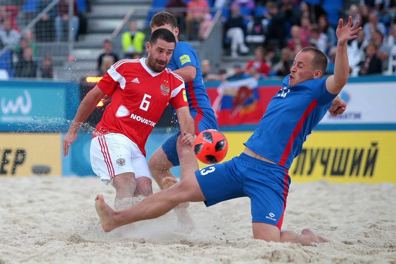 Чемпионат по пляжному футболу 2024 расписание. Сборная россии по пляжному футболу. Футбольная афиша. Пляжный футбол. Трети в футболе.