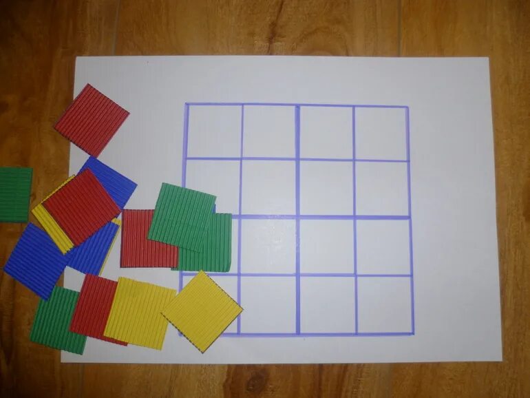 Игра разноцветные квадраты. Цветные квадратики игровое поле. Разноцветные квадраты дидактическая игра. Поле из квадратиков.