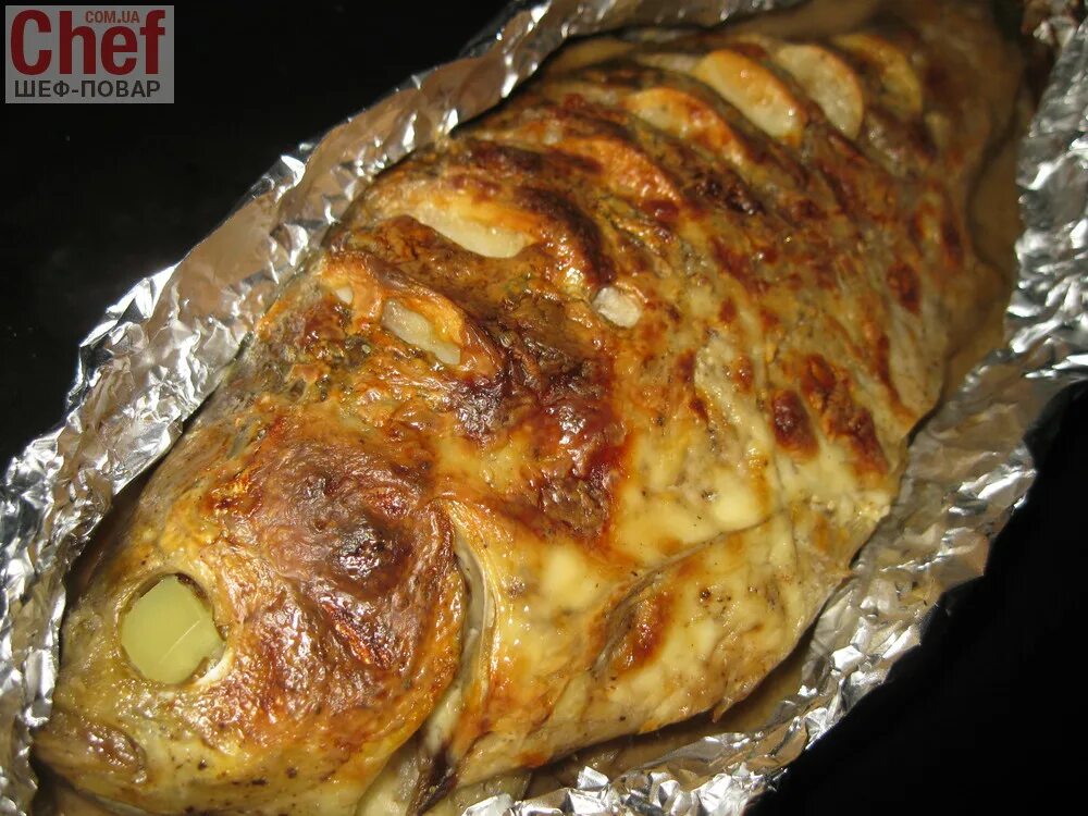 Карась в духовке: 15 простых рецептов на любой вкус