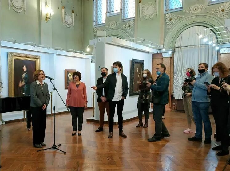 Третьяковская галерея чьи картины представлены. Открытие третьяковской. Главархив москвы здание. Третьяковская галерея 2022. Фотосессия в третьяковке.