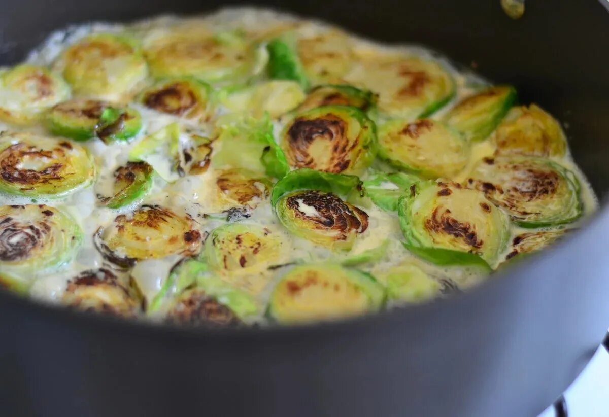 Как вкусно и полезно приготовить брюссельскую капусту. Блюда из брюссельской капусты. брюссельская капуста в сметане. капуста со сметаной. как вкусно приготовить брюссельскую капусту.