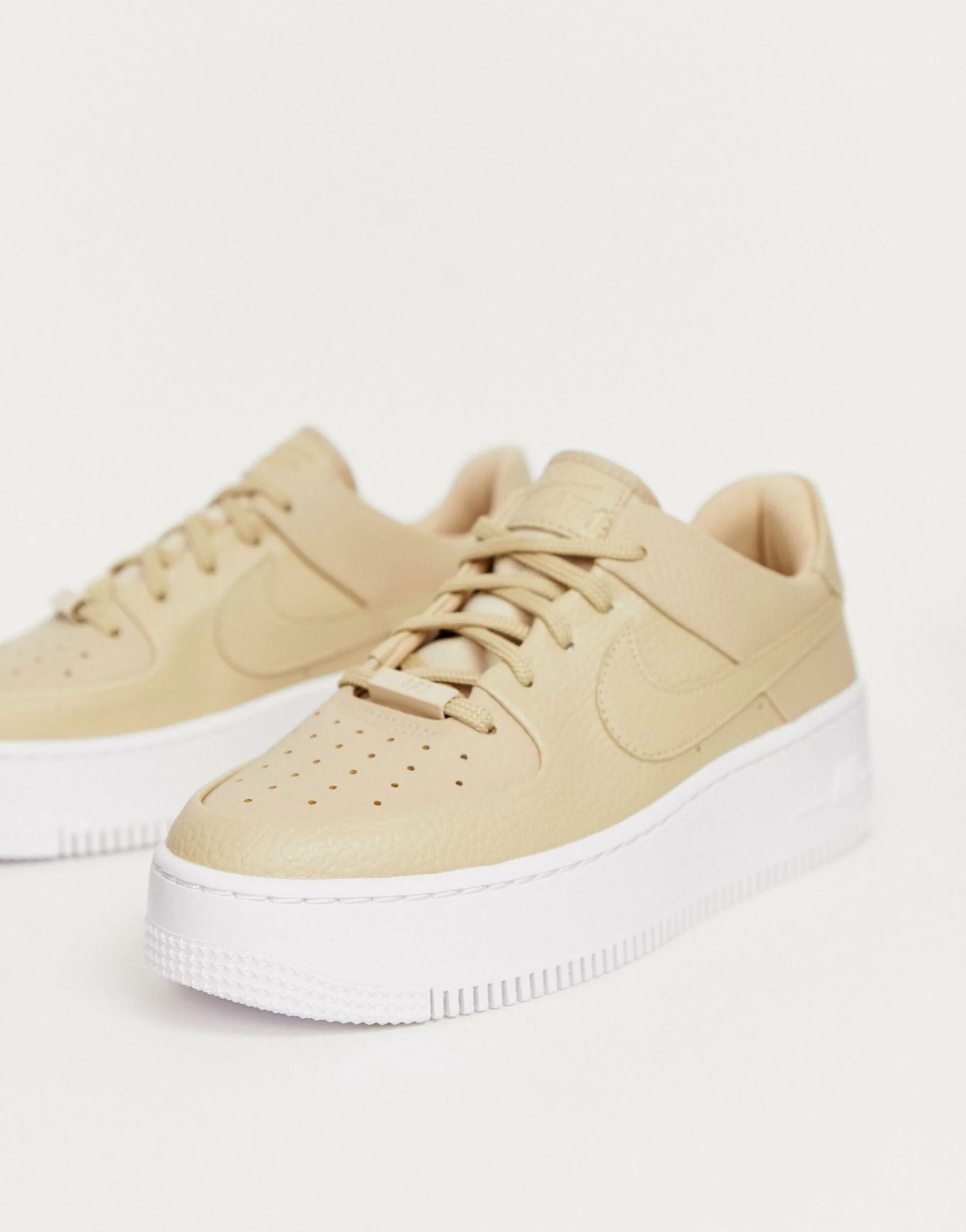 Найк аир бежевые. Nike Air Force 1 Beige. Nike Air Force 1 бежевые. Nike Air Force 1 бежевые женские. Найк Эйр Форс 1 бежевые.