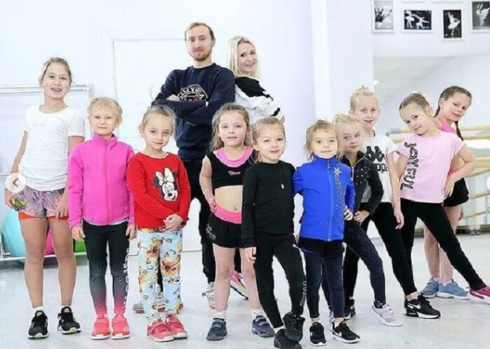 Академия фигурного катания москва. Школа фигурного катания татьяны навки. Академия фигурного катания каток на комендантском. Фигурное катание школа. Школа навки фигурное.