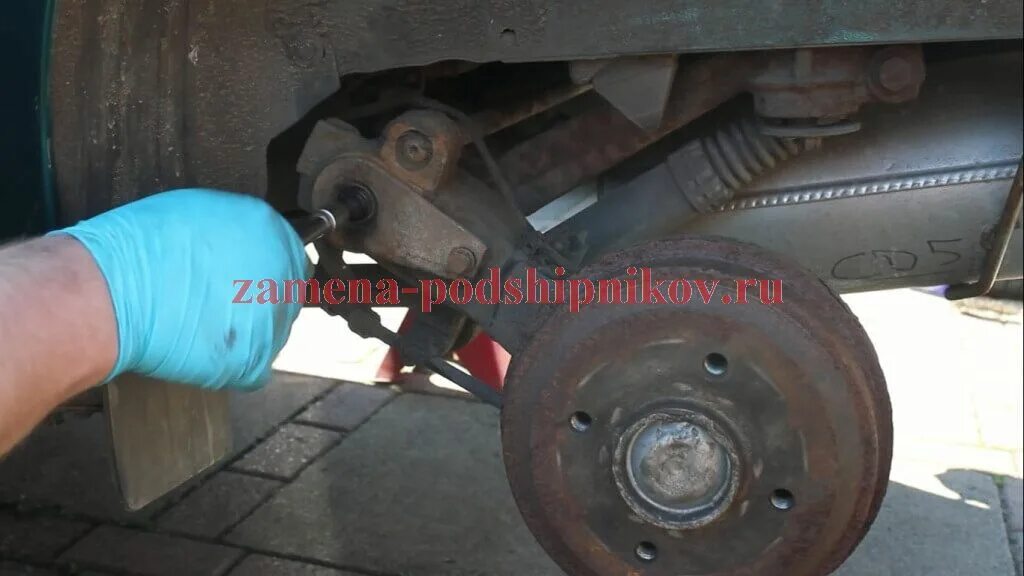 Пежо 206 как снять задний. Лампа дополнительного стоп сигнала пежо 406. Пежо 206 как снять задний. Задающий диск пежо 206. Механизм передней двери пежо 206.