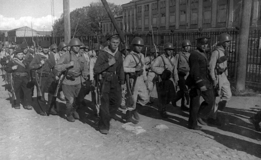 Кронштадт в годы великой отечественной. Кронштадт 1941. Кронштадт 1941 год. Кронштадт в Великую отечественную войну. Кронштадт 1945.