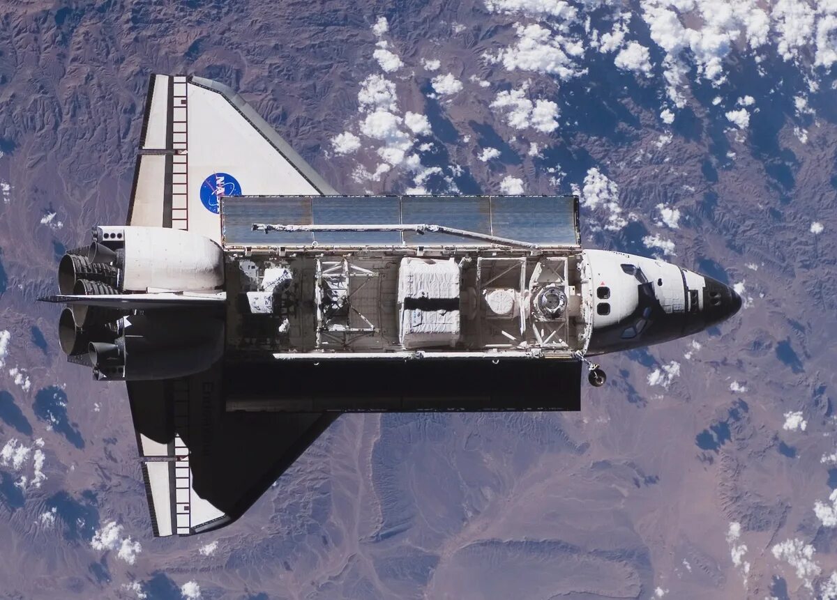 Спейс шаттл экипаж. Спейс шаттл и МКС. Шаттл космический челнок США. Космический самолет НАСА.