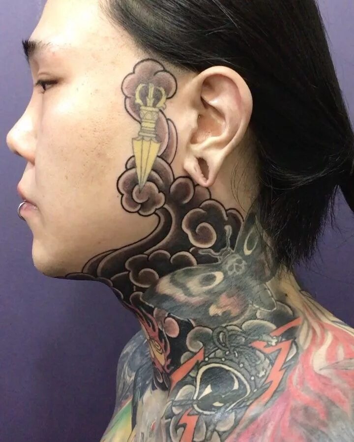 Японское тату на шее. Японская татуировка на шею. тату на шее япония. тату на горле. тату на шею в японском стиле.