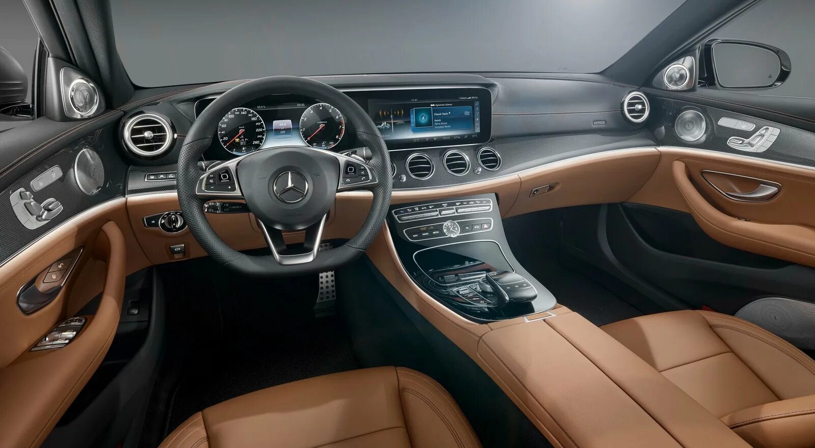Купить мерседес е класс новый. Mercedes Benz e class w213 Interior. Мерседес Бенц e class 2016. Mercedes e200 2017. Мерседес е300 салон.